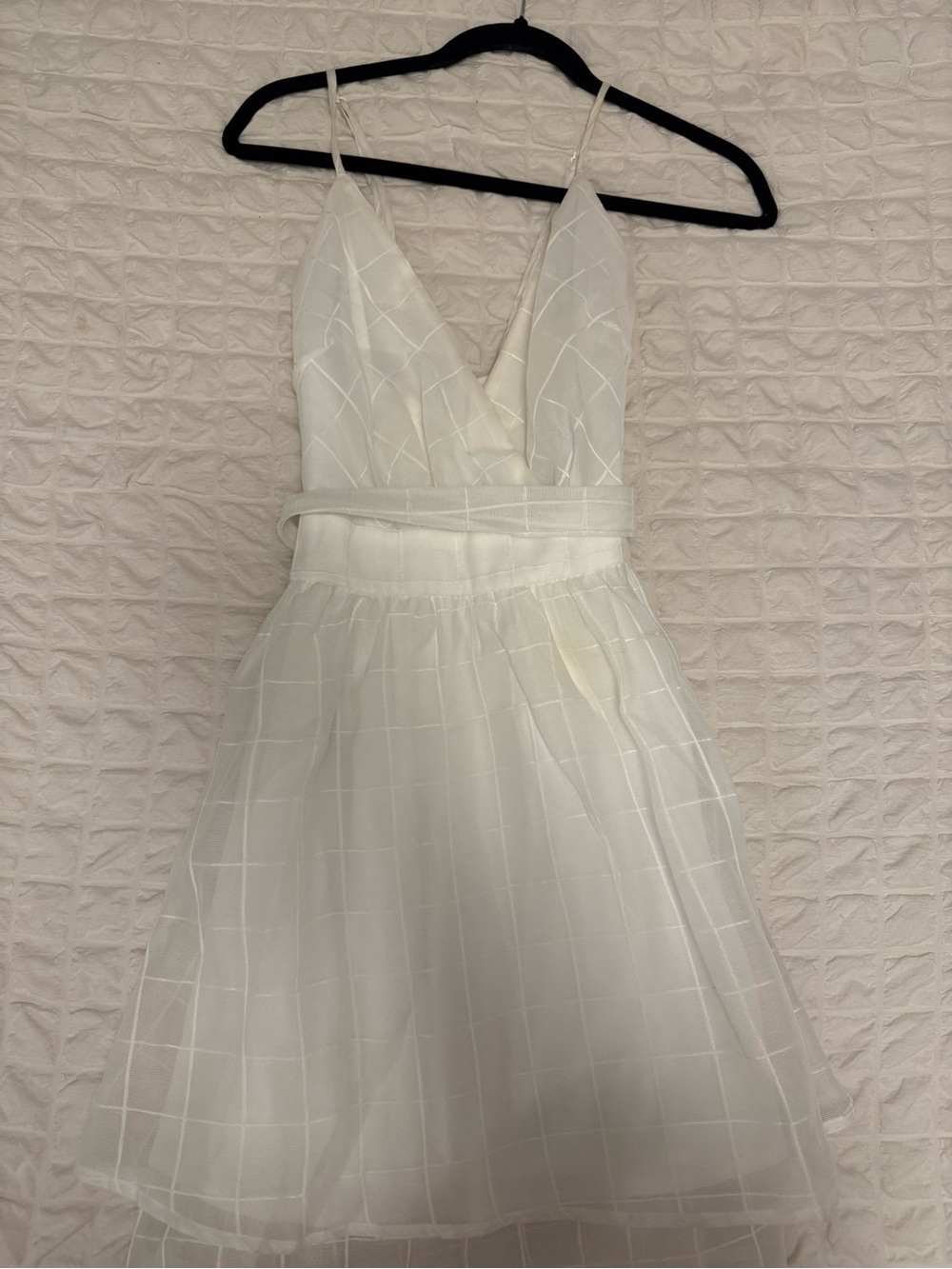 Miss Avenue White Textured Sleeveless Dress